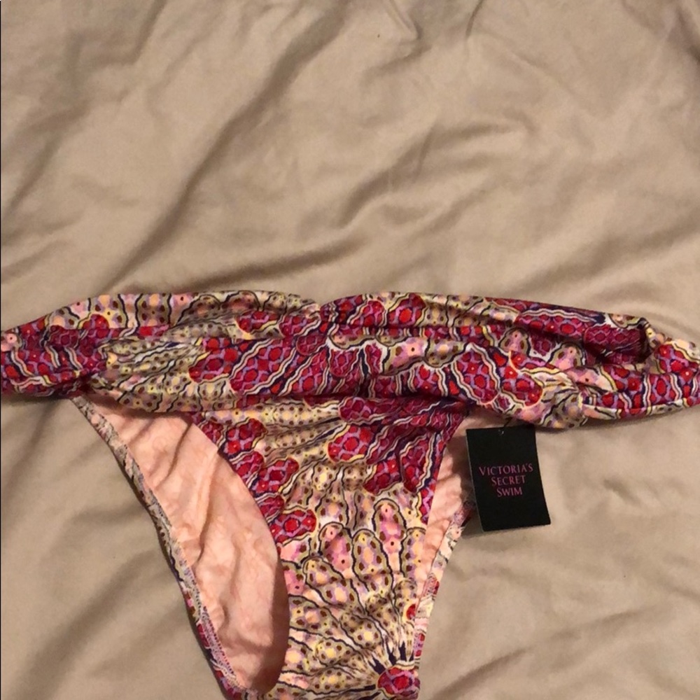Victoria’s Secret Bikini Bottoms Size: Large NWT